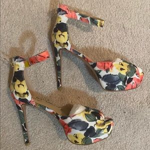 Flower high heel sanders with an ankle strap never worn